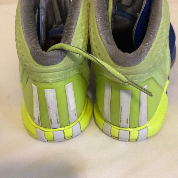 Derrick Rose size 6.5. - Picture 3 of 5